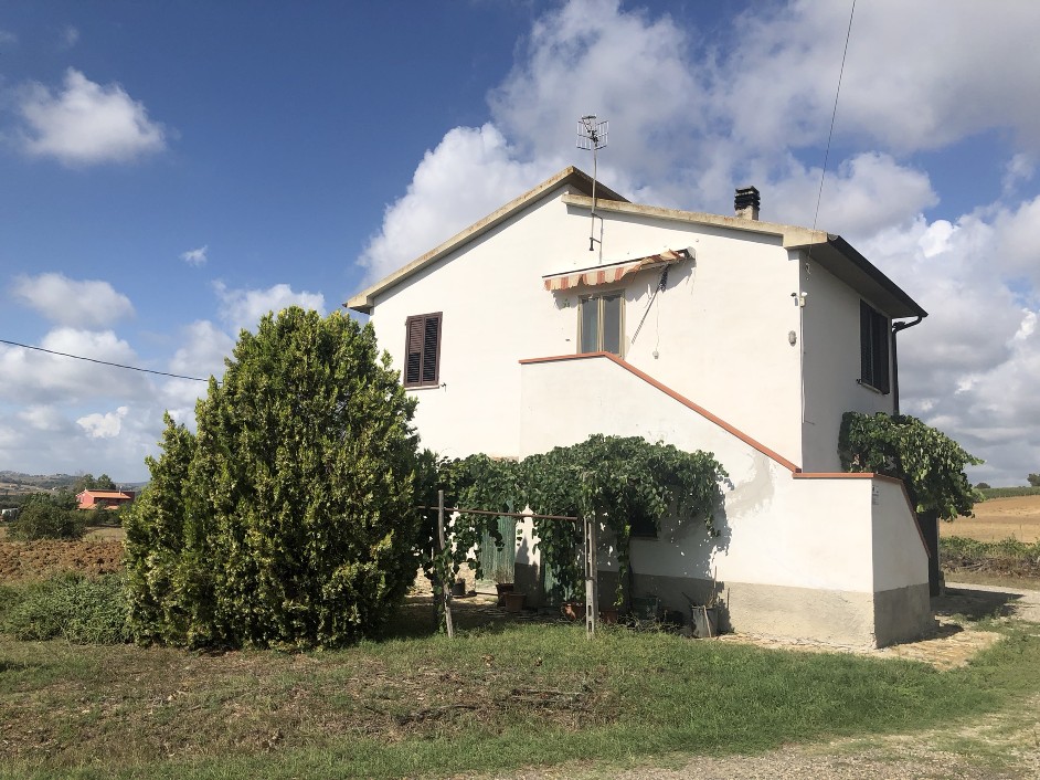 CASALE IN VENDITA A POCHI KM. DA MAGLIANO IN TOSCANA