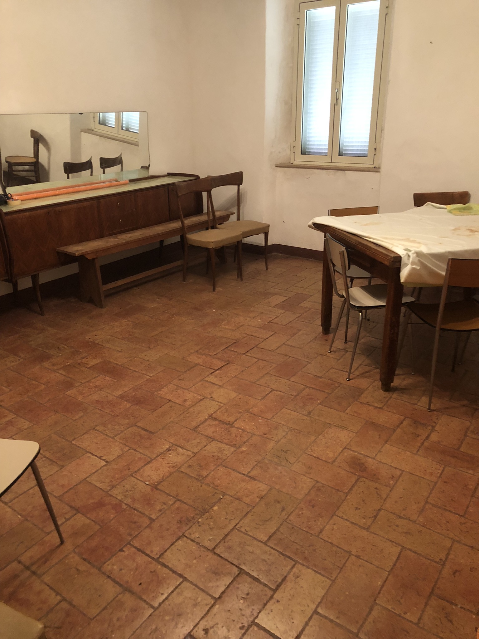 INTERNO CON PAVIMENTI IN COTTO ANTICO